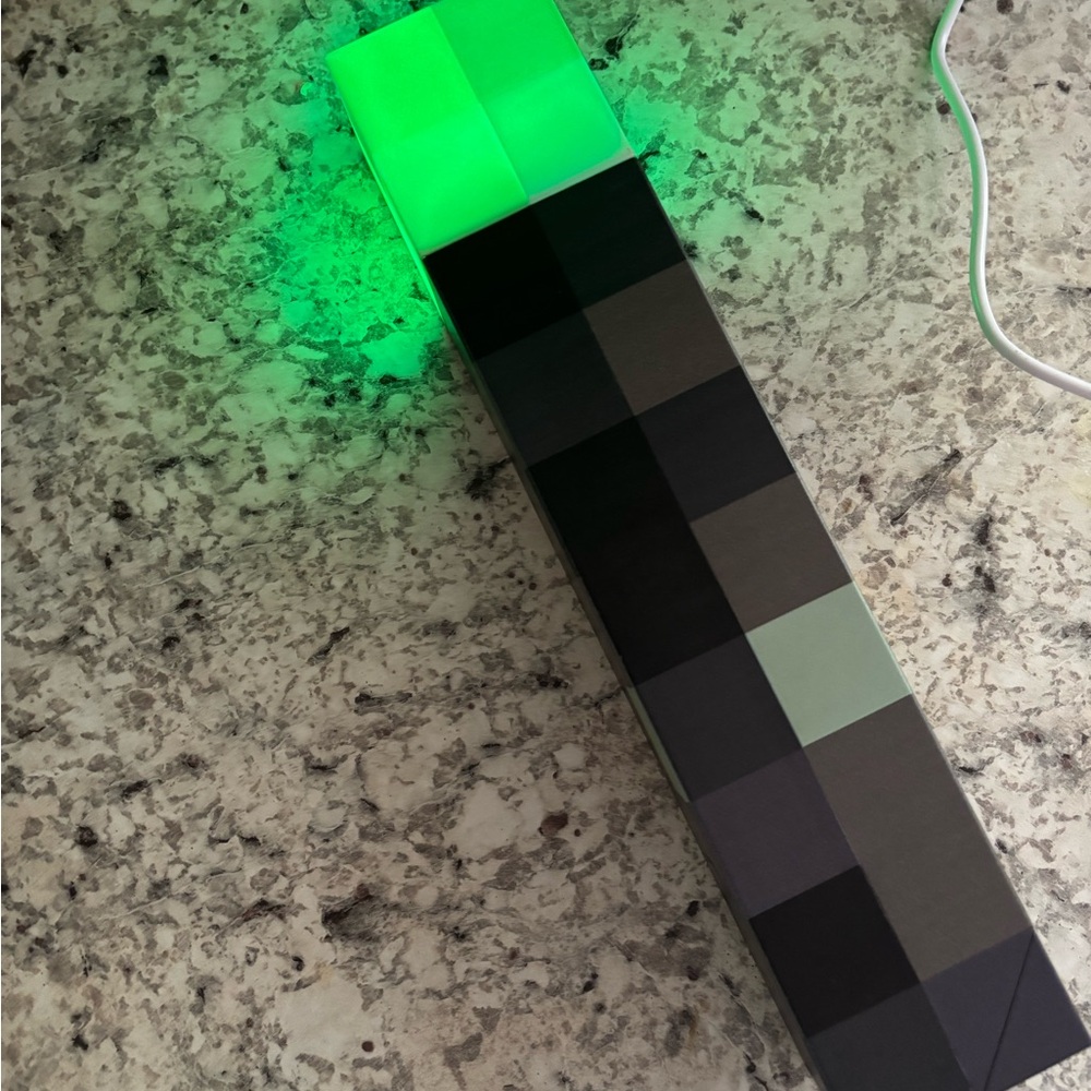 Minecraft torch LED Color-Changing nightlight - Picture 7 of 10
